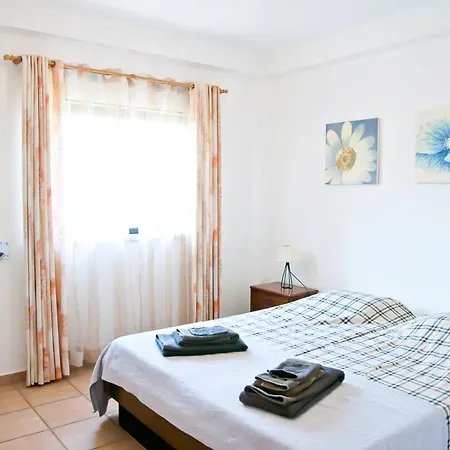 Alporchinhos Sleeps 4 With Pool